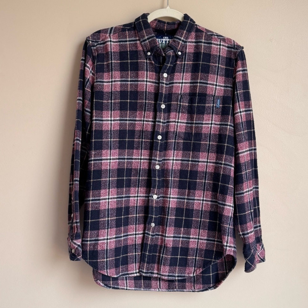 The Nutter by Chubbies Men Medium Flannel Button Up Shirt Navy‎ Red Plaid Collar